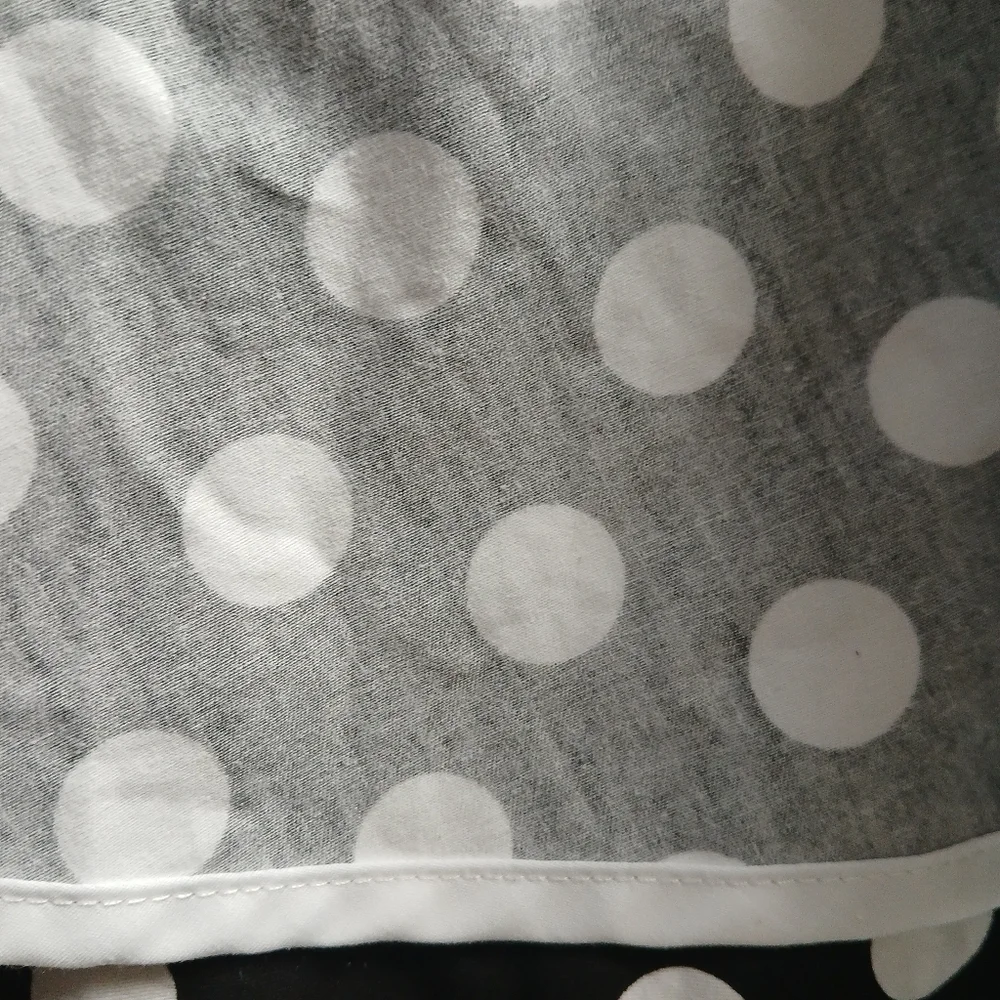 HYZRZ Polka Dot Apron with White Ties Sweetheart Neckline Pocket Adjustable